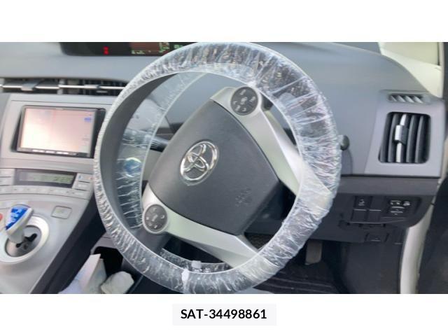 Toyota PRIUS 2012-03 8368182-12
