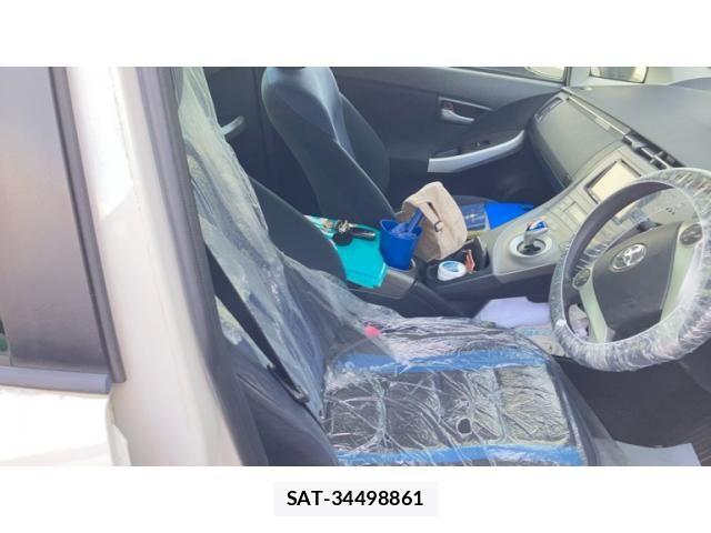 Toyota PRIUS 2012-03 8368182-14
