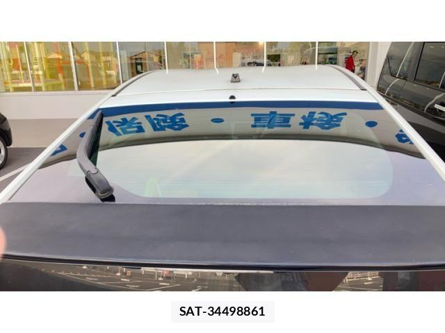 Toyota PRIUS 2012-03 8368182-16