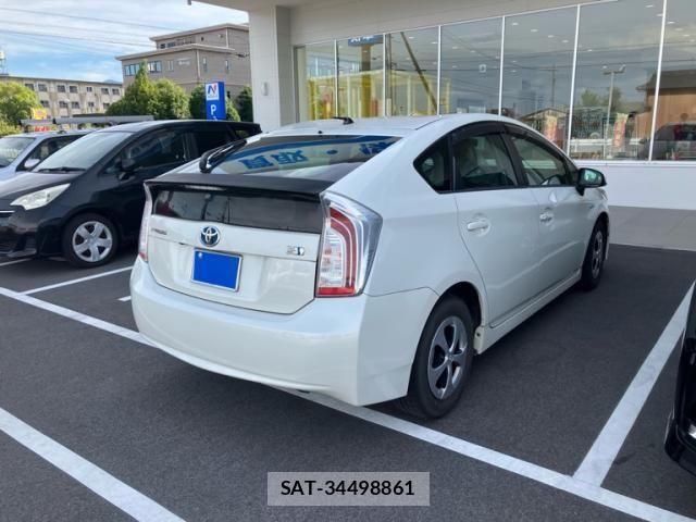 Toyota PRIUS 2012-03 8368182-2
