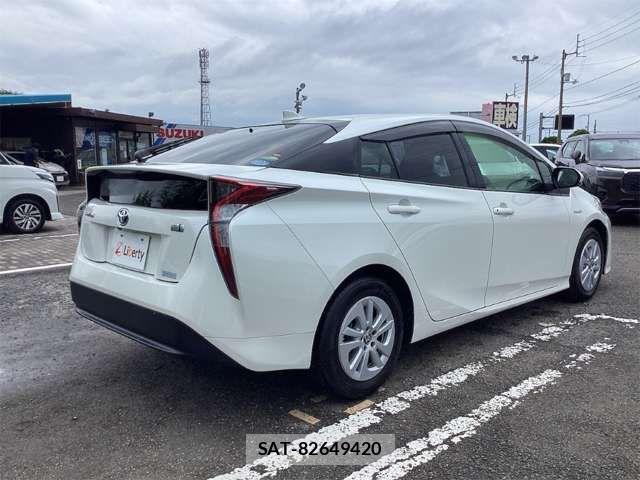 Toyota PRIUS 2016-08 8368154-9