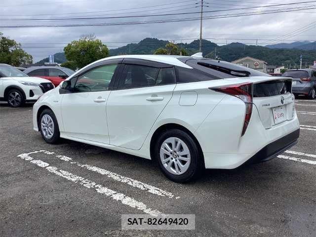 Toyota PRIUS 2016-08 8368154-10