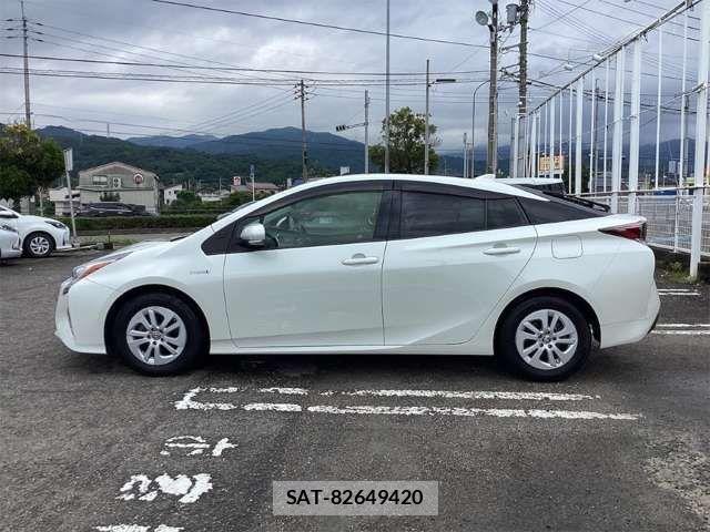 Toyota PRIUS 2016-08 8368154-11