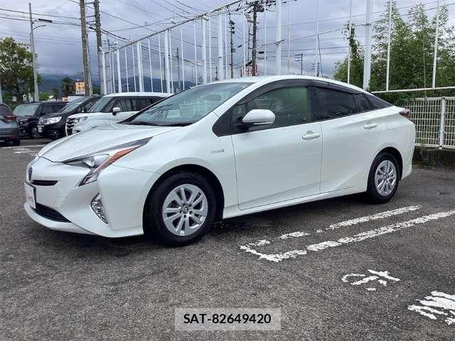 Toyota PRIUS 2016-08 8368154-12