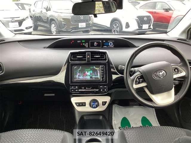 Toyota PRIUS 2016-08 8368154-1