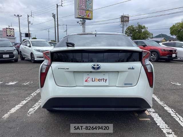 Toyota PRIUS 2016-08 8368154-8