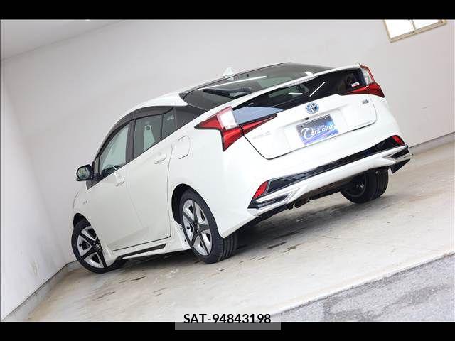 Toyota PRIUS 2019-05 8368157-10