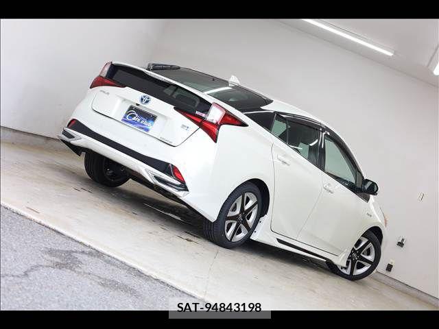 Toyota PRIUS 2019-05 8368157-11