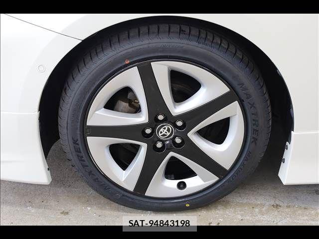 Toyota PRIUS 2019-05 8368157-13