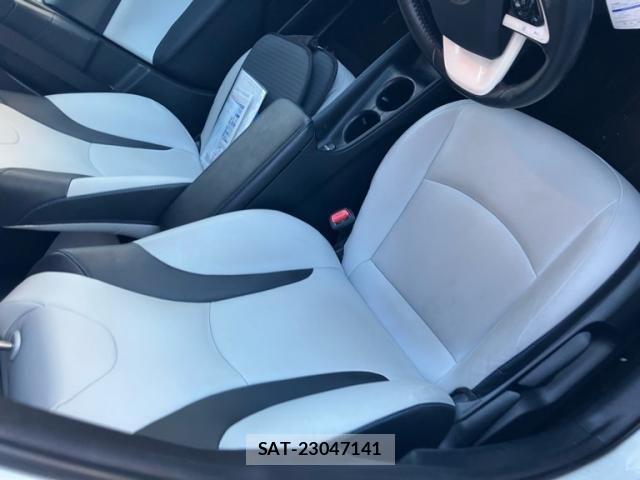 Toyota PRIUS 2016-01 8368167-12