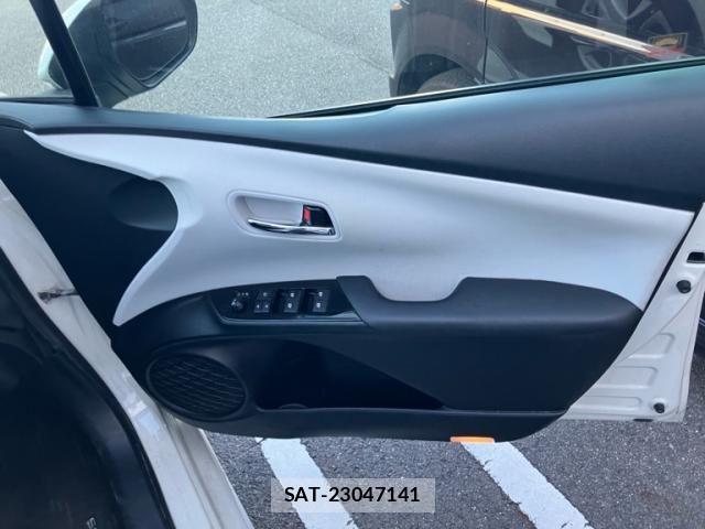 Toyota PRIUS 2016-01 8368167-13