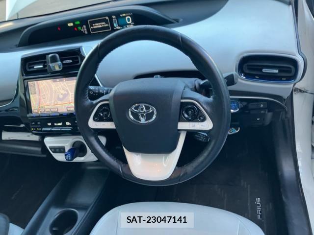 Toyota PRIUS 2016-01 8368167-15