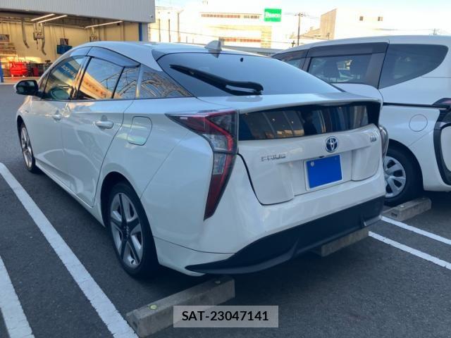 Toyota PRIUS 2016-01 8368167-2
