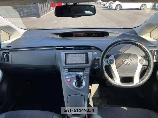 Toyota PRIUS 2012-01 8368178-10