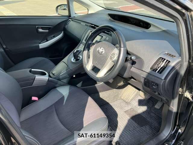 Toyota PRIUS 2012-01 8368178-11