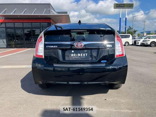 Toyota PRIUS 2012-01 8368178-15