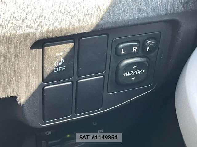 Toyota PRIUS 2012-01 8368178-2