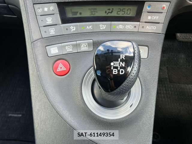 Toyota PRIUS 2012-01 8368178-5