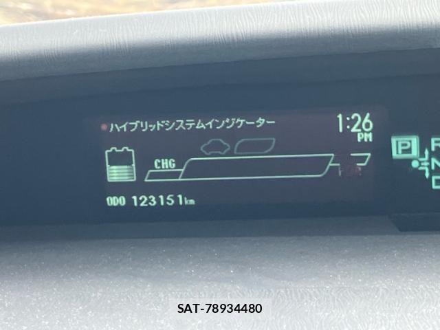 Toyota PRIUS 2014-09 8368180-18