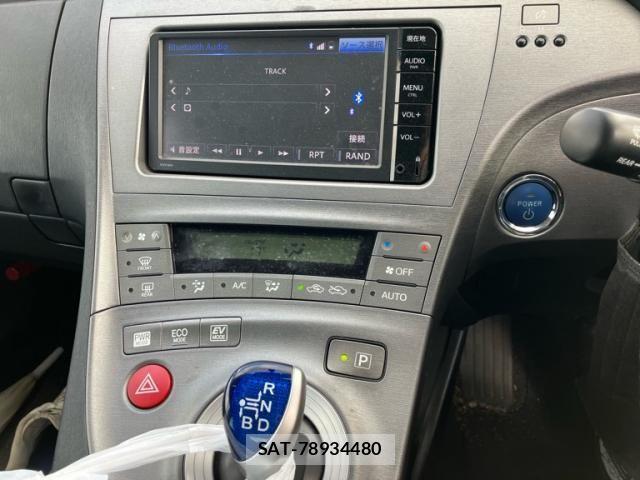 Toyota PRIUS 2014-09 8368180-19