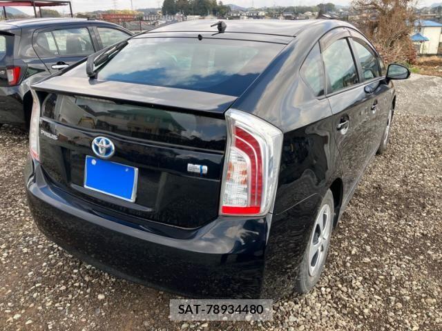 Toyota PRIUS 2014-09 8368180-8