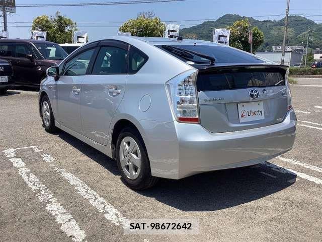 Toyota PRIUS 2009-10 8368188-11