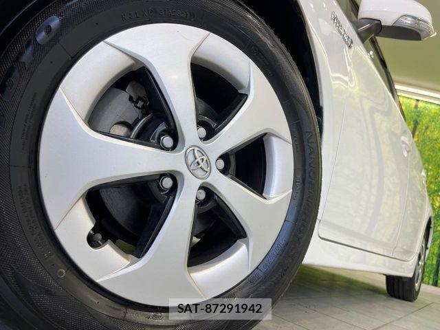 Toyota PRIUS 2013-01 8368170-12