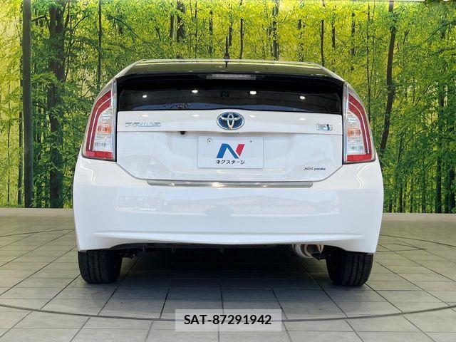 Toyota PRIUS 2013-01 8368170-14