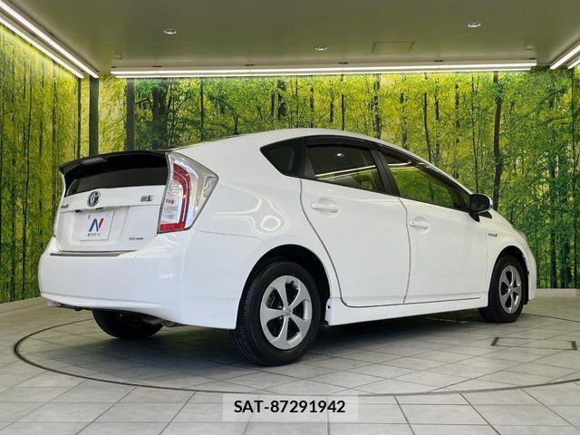 Toyota PRIUS 2013-01 8368170-16