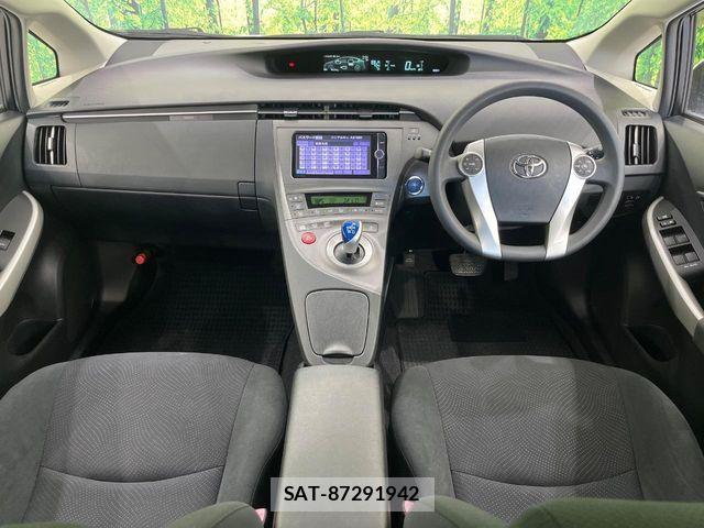 Toyota PRIUS 2013-01 8368170-1