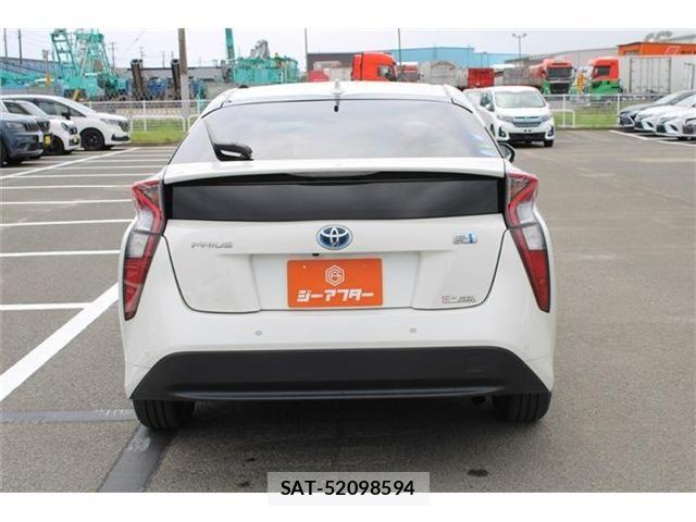 Toyota PRIUS 2016-03 8368160-10