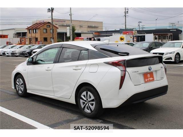 Toyota PRIUS 2016-03 8368160-11
