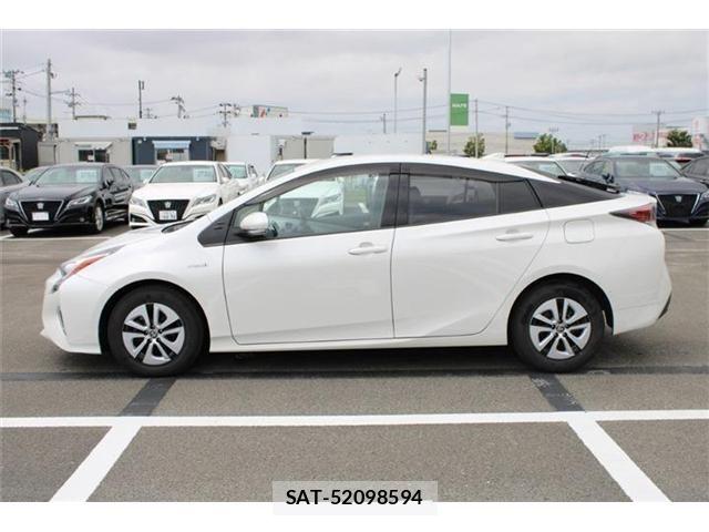Toyota PRIUS 2016-03 8368160-12