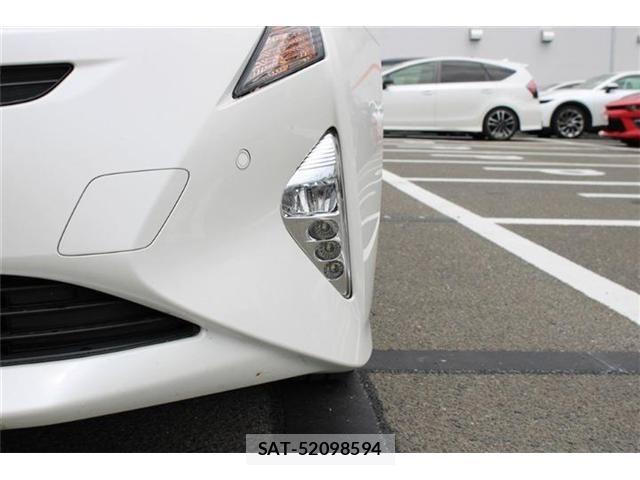 Toyota PRIUS 2016-03 8368160-15