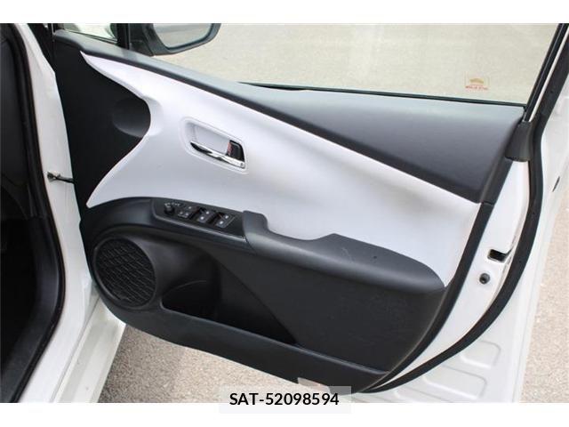 Toyota PRIUS 2016-03 8368160-26