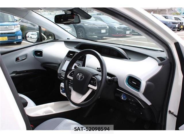 Toyota PRIUS 2016-03 8368160-28
