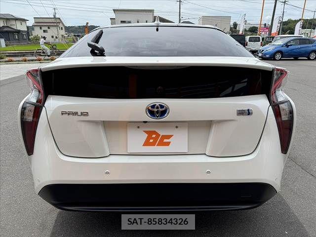 Toyota PRIUS 2018-10 8368164-13