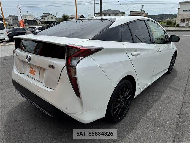 Toyota PRIUS 2018-10 8368164-14