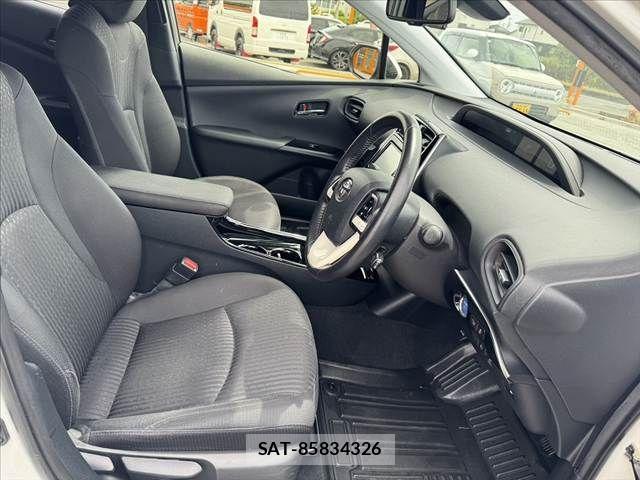 Toyota PRIUS 2018-10 8368164-15