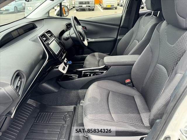 Toyota PRIUS 2018-10 8368164-17