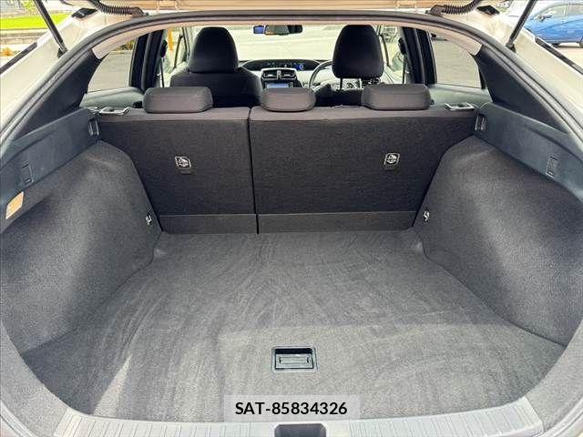 Toyota PRIUS 2018-10 8368164-19