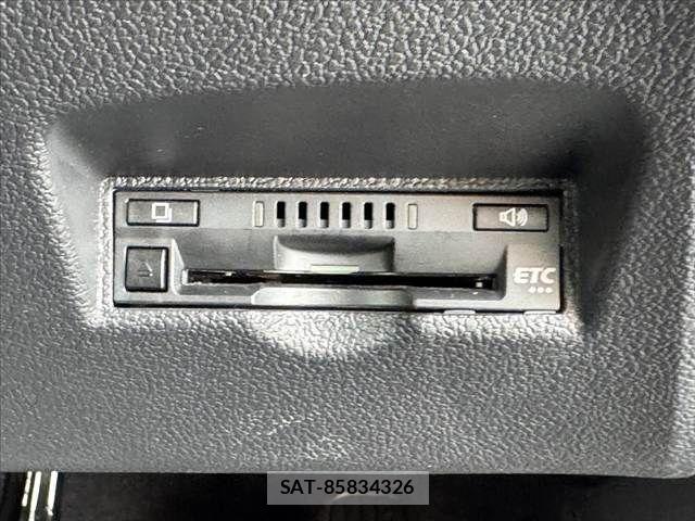 Toyota PRIUS 2018-10 8368164-5