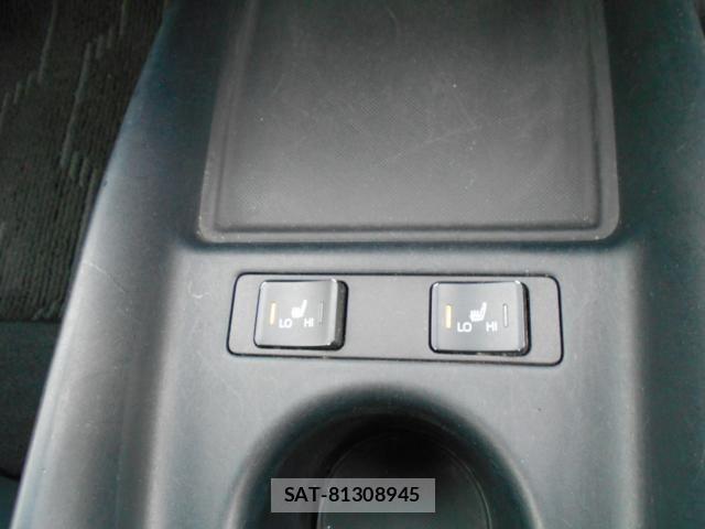 Toyota PRIUS 2019-04 8368159-19
