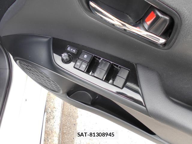 Toyota PRIUS 2019-04 8368159-22