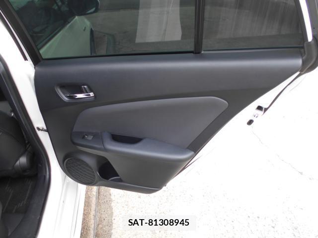 Toyota PRIUS 2019-04 8368159-26