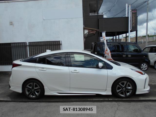 Toyota PRIUS 2019-04 8368159-2