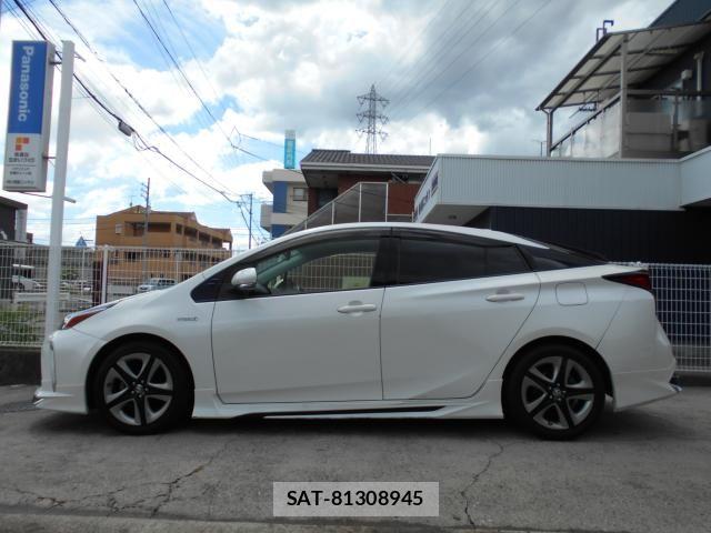 Toyota PRIUS 2019-04 8368159-3