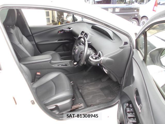 Toyota PRIUS 2019-04 8368159-6