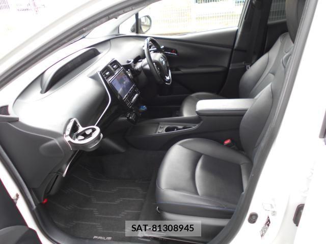 Toyota PRIUS 2019-04 8368159-7
