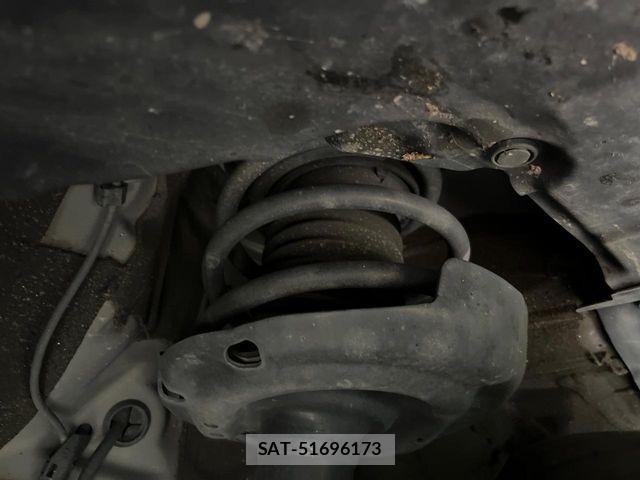 Toyota PRIUS 2023-10 8368135-19